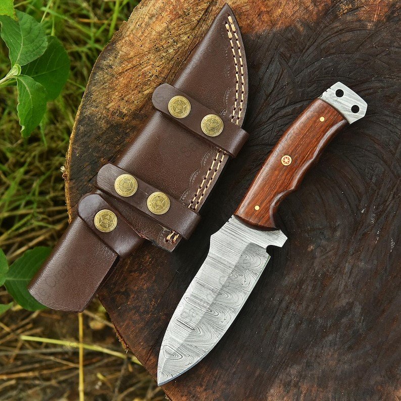 9″ Damascus Steel Skinner Knife – Wood Handle